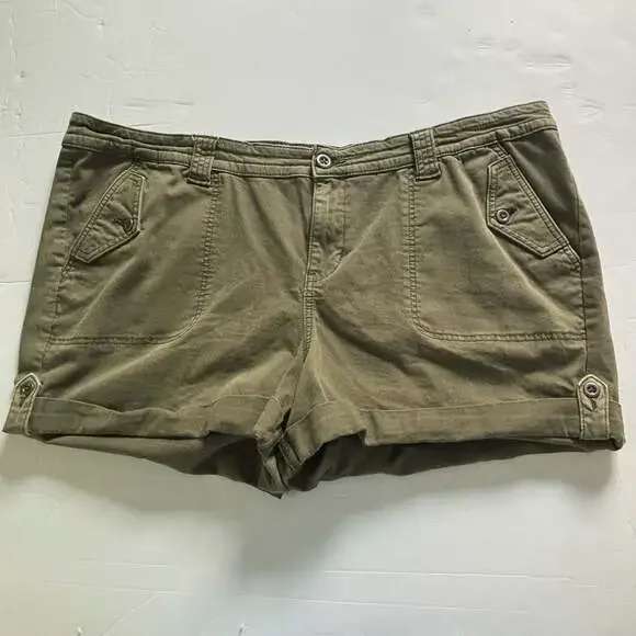 Torrid Olive Green Military Cargo Cuffed Shorts Size 24 - Picture 1 of 6